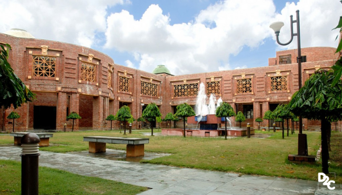 IIM Lucknow Achieves Yet Another Behemoth 100% Placement: Secures 567 Offers For 562 Students