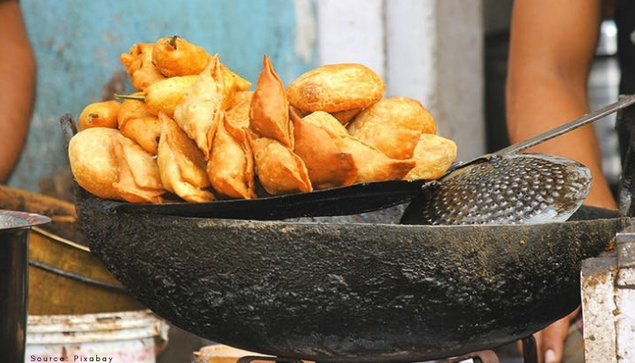 Business vs Job: A Delhi Samosa Waala Stumps A Job-going Man When Questioned About His Income