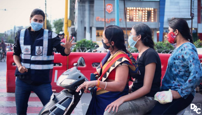 MBA Dancing Cop! Meet Shubhi Jain, Traffic Girl Who’s Making Roads Safe With Her Dance Moves