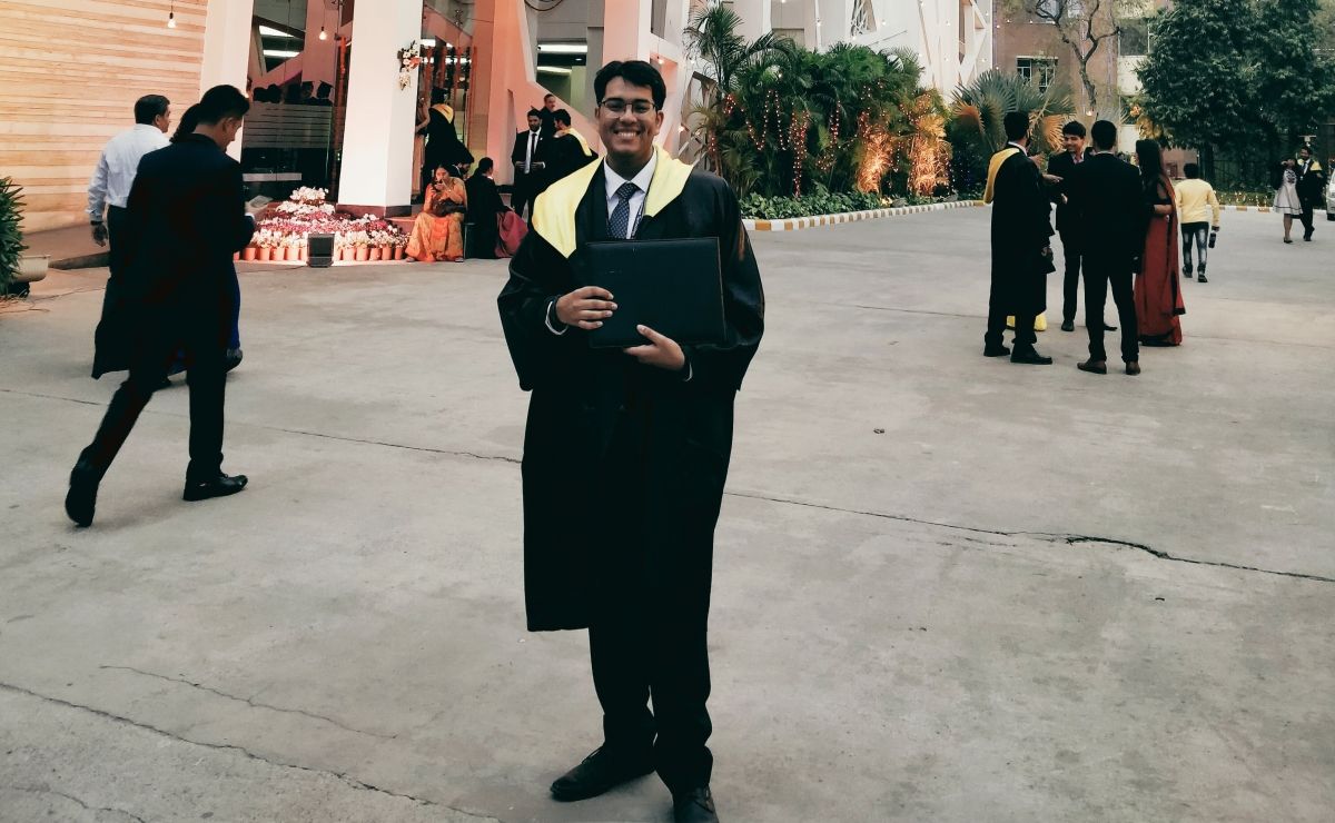 A starry-eyed boy with a dream made it to a LinkedIn top company- Shubham's journey to Abbott!