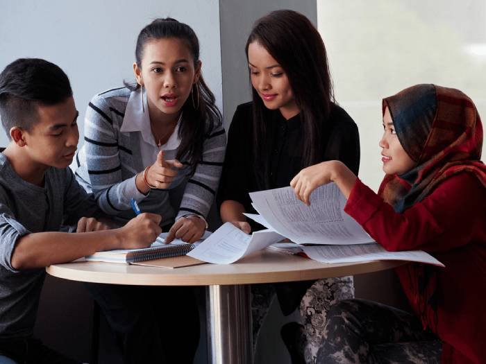 6 reasons why you should join a college committee