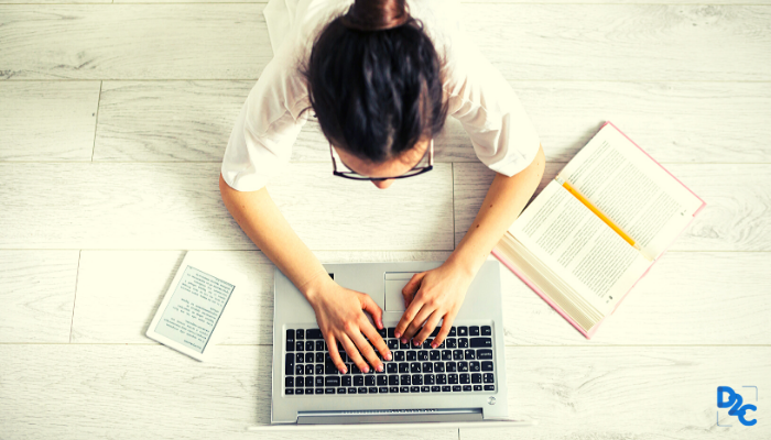 The age-old fight of Internet v/s Books -By Aniket from IIM Trichy