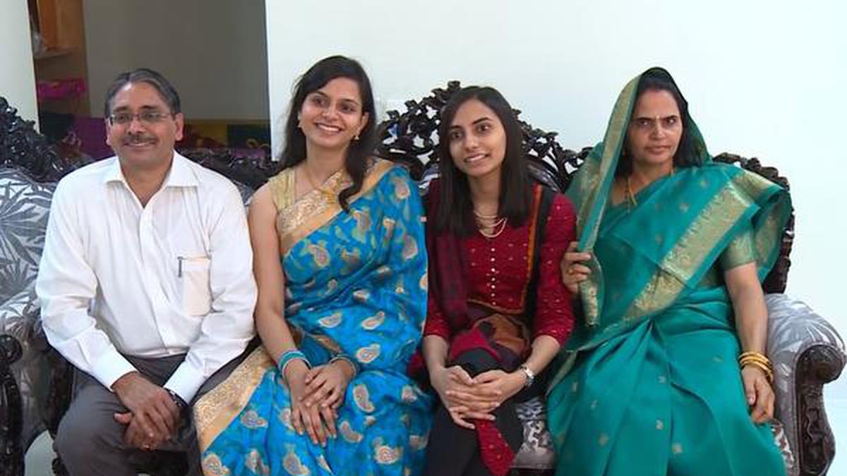 UPSC success story - siblings anjali and anamika meena