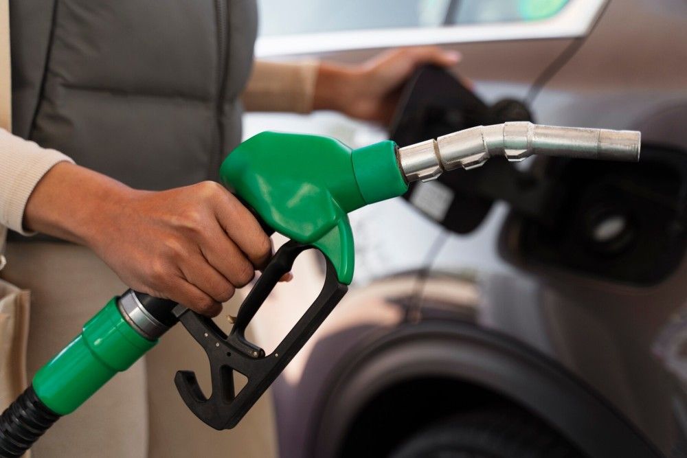 Pumping gasoline/petrol in cars